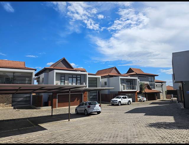 4 BEDROOM TOWNHOUSE TO LET IN IZINGA ESTATE